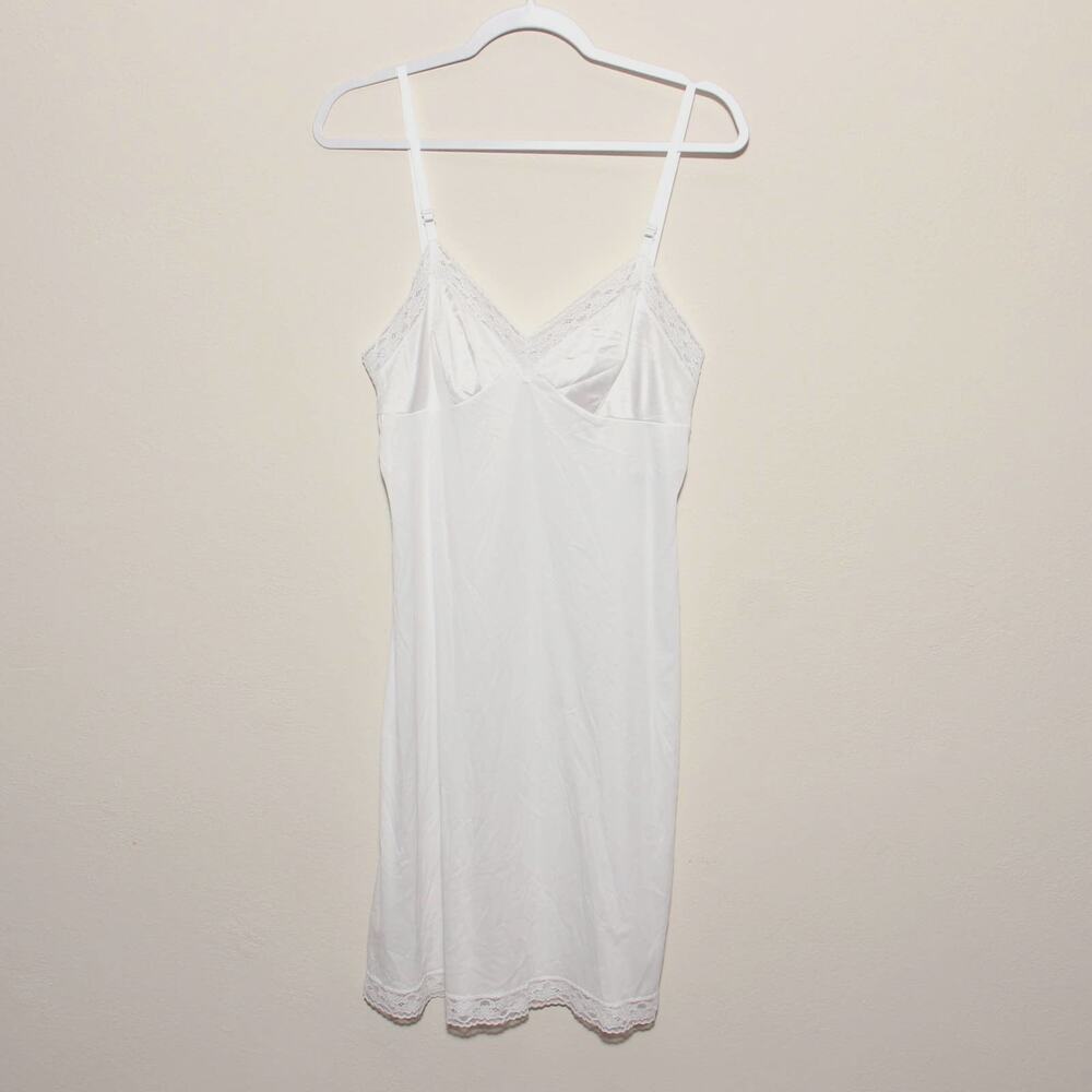 Vintage Vanity Fair Full slip White Size 34 Made in USA